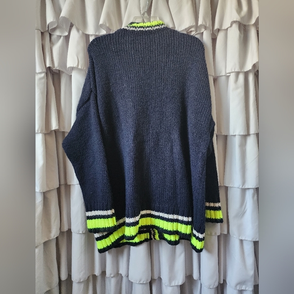 NWOT Women's Zara Black and Green Sweater with Pockets and Buttons Size Small - Picture 2 of 5